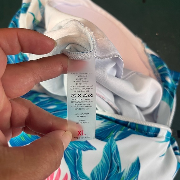 BNWOT one piece swimsuit tummy control and half sleeves for women size XL - Picture 8 of 8